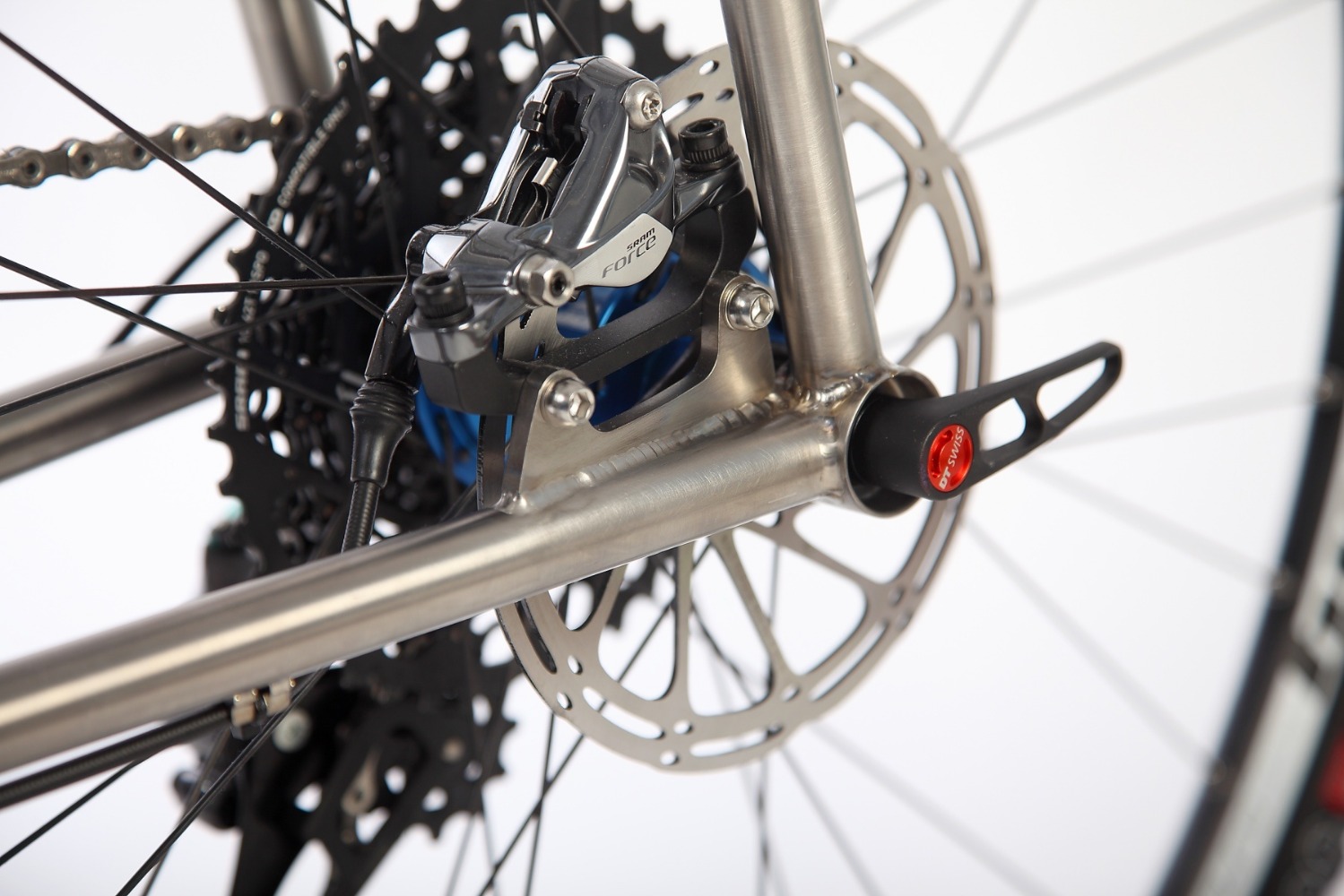 Ausfallende Low-Mount Bremsaufnahme Steckachse Sram Force DT SWISS